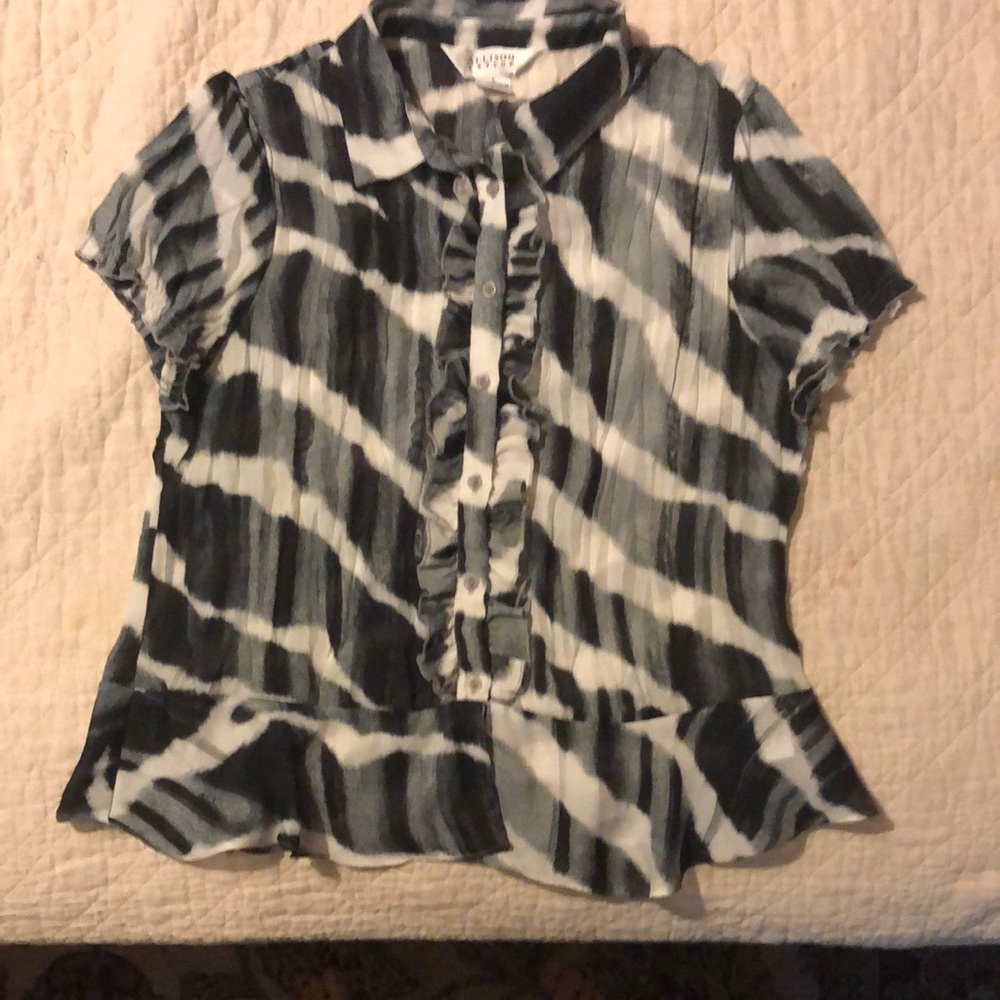 Black and white print top
